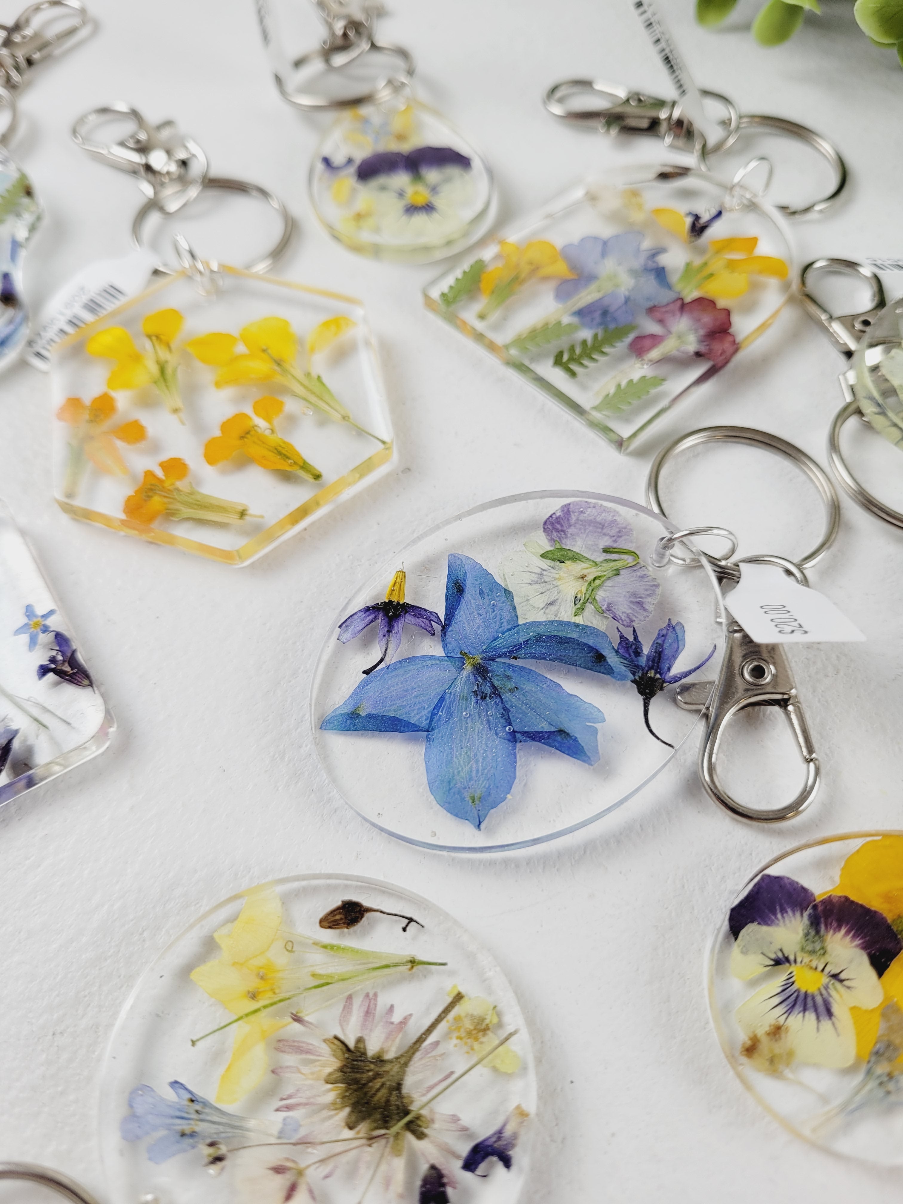 EVENS MORE Resin Keychain Kit 200 Gm Tassels Glitter Mini Flower - Resin  Keychain Kit 