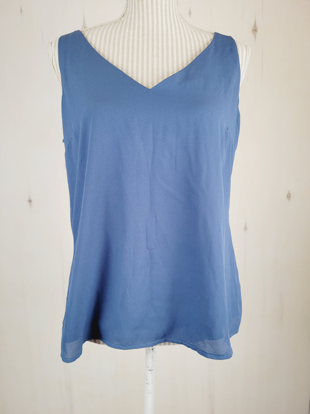 LE CHATEAU SOFT BLUE BLOUSE LADIES SMALL PRE-LOVED