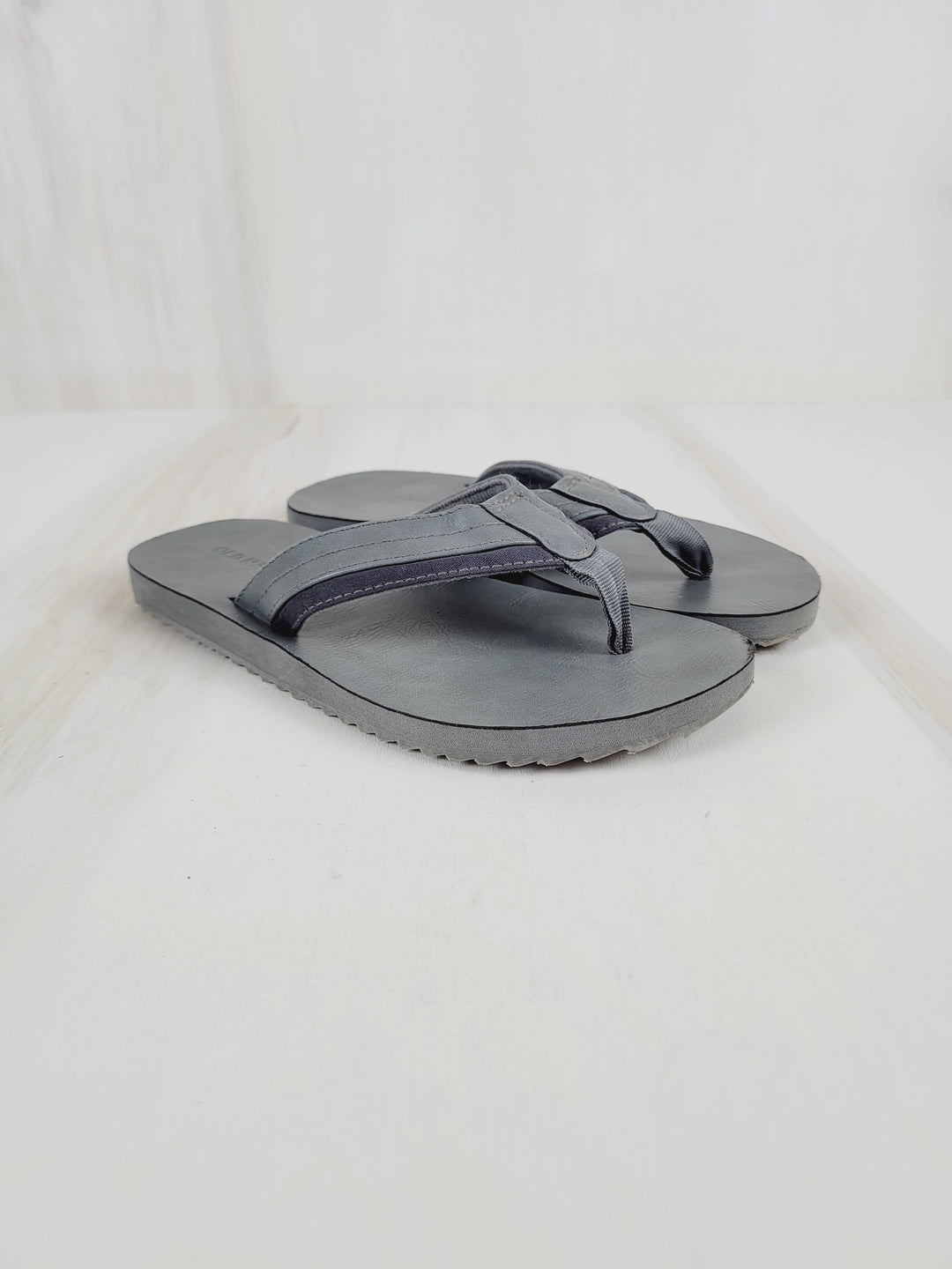 OLD NAVY  GREY SANDALS SIZE 1/2 YOUTH PRE-LOVED