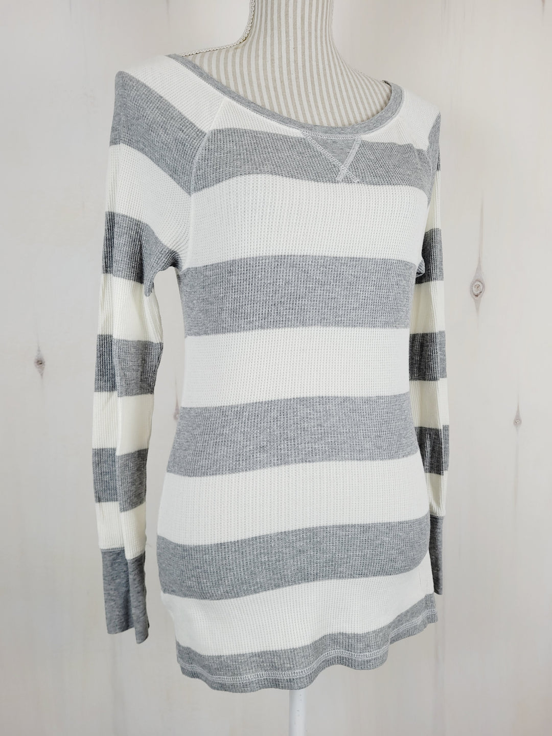 OLD NAVY WAFFLE GREY/WHITE TOP LADIES MEDIUM PRE-LOVED