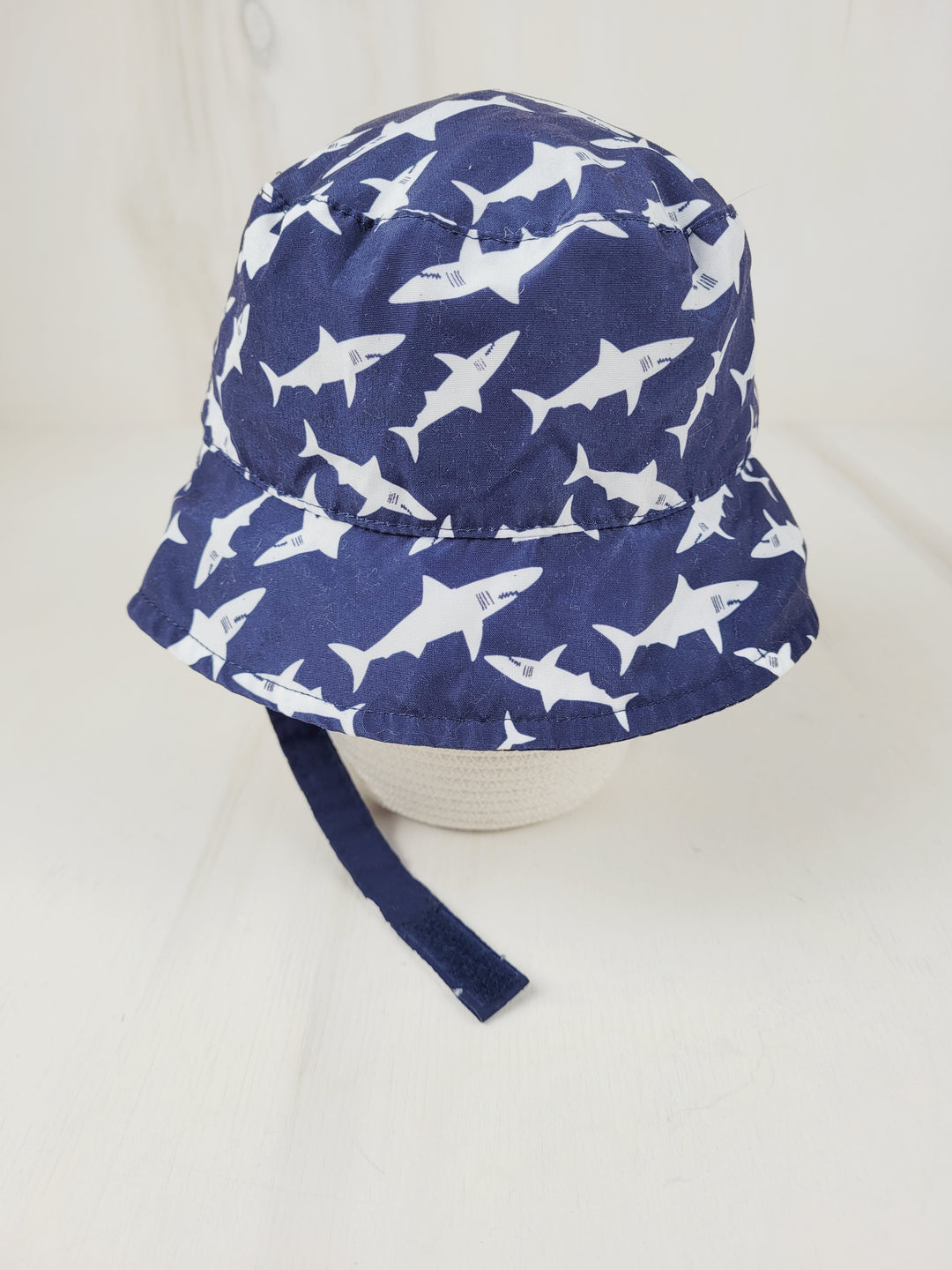 JOE FRESH SHARK SUNHAT WITH STRAP APPROX 1-2Y PRE-LOVED