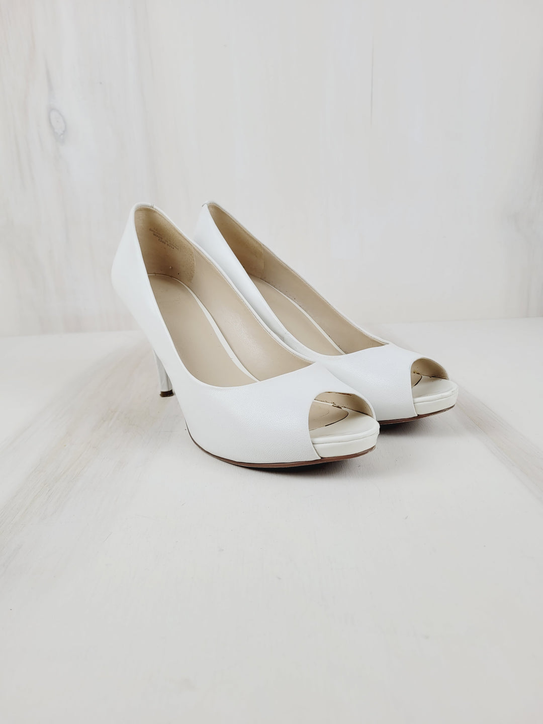 NINE WEST WHITE HEEL SIZE 8.5 LADIES PRE-LOVED