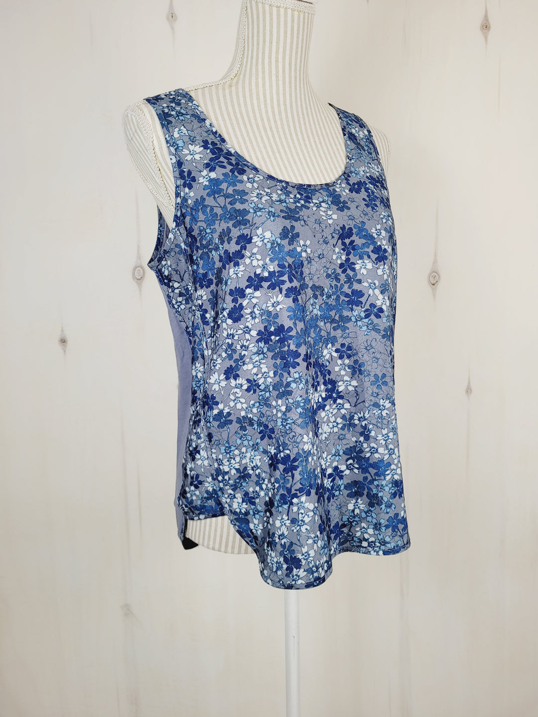 BANANA REPUBLIC BLUE FLORAL BLOUSE LADIES SMALL PRE-LOVED