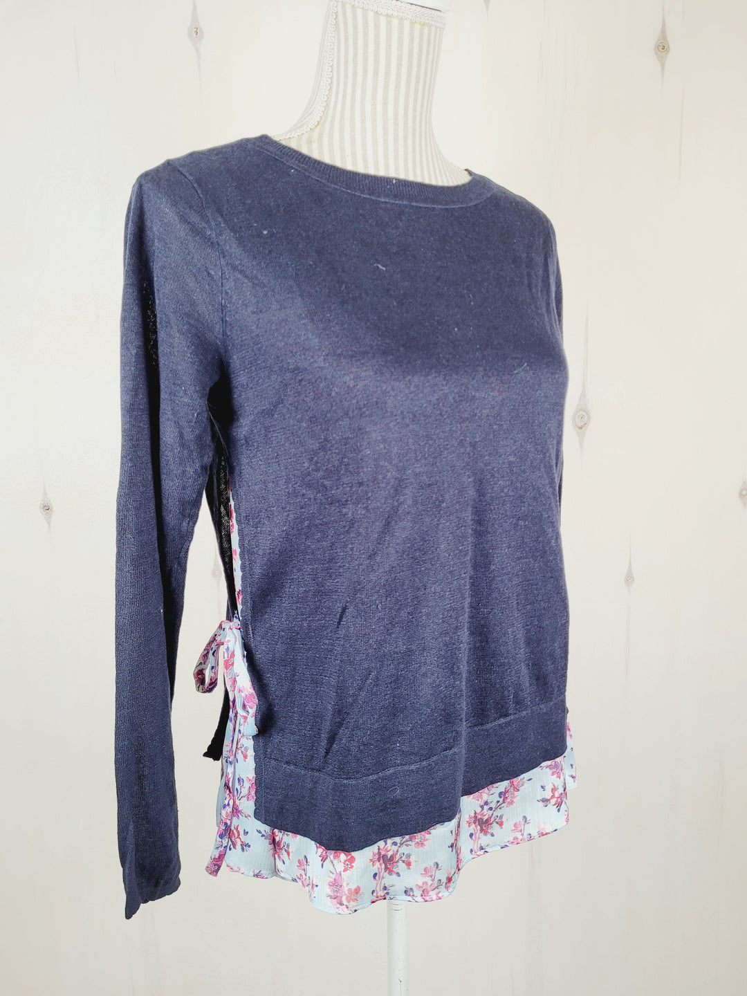 CLUB MONACCO BLUE SWEATER WITH FLORAL BLOUSE LADIES XS PRE-LOVED