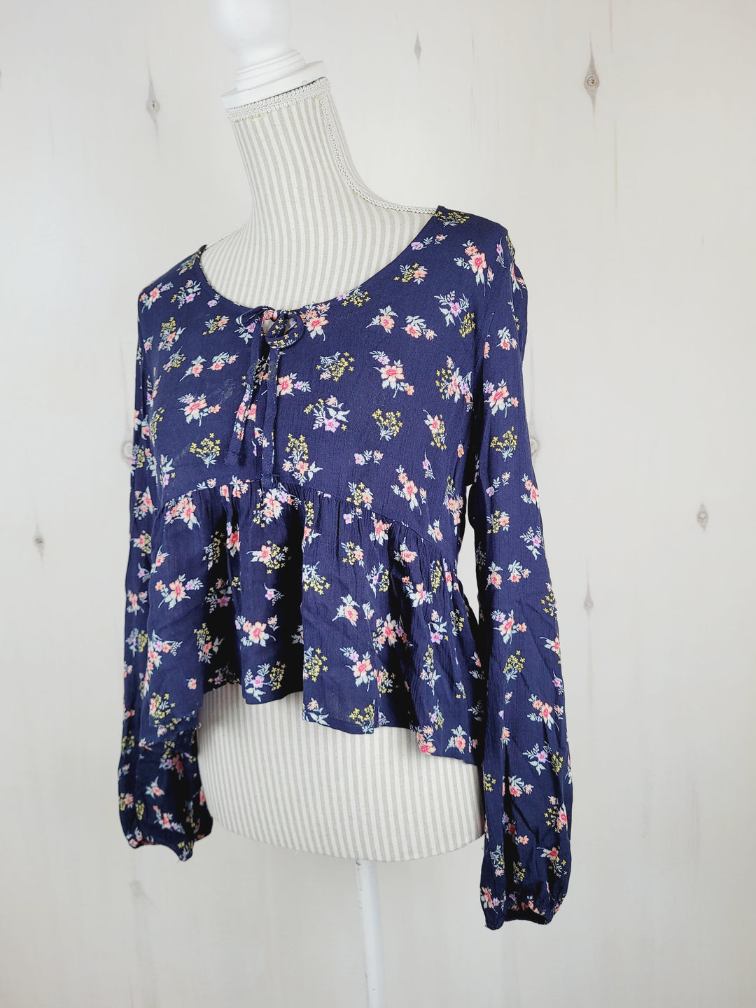 NOBO FLORAL CROPPED TOP LADIES MEDIUM PRE-LOVED