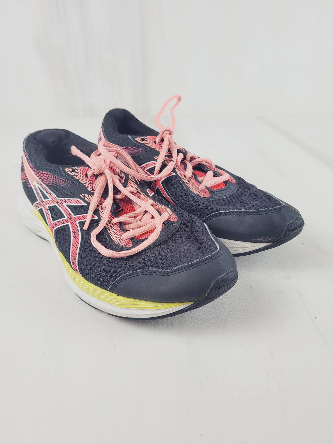 ASICS RUNNING SHOE LADIES SIZE 6.5 PRE-LOVED