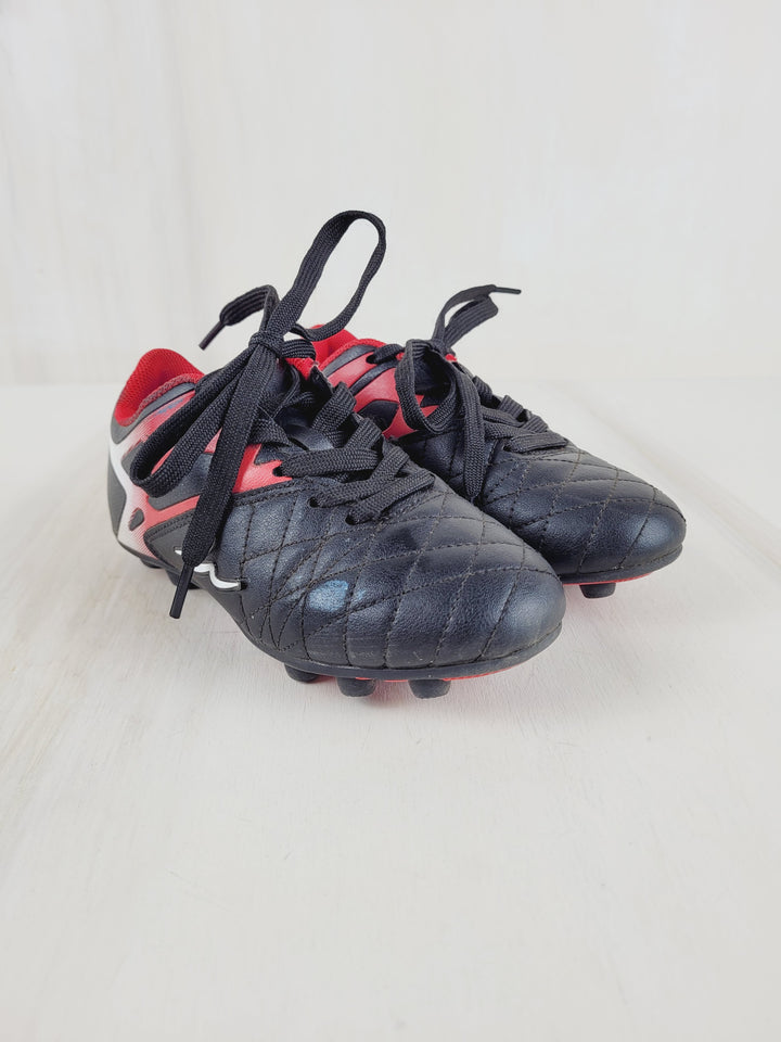 ELETTO BLACK & RED SOCCER CLEATS YOUTH 12 PRE-LOVED