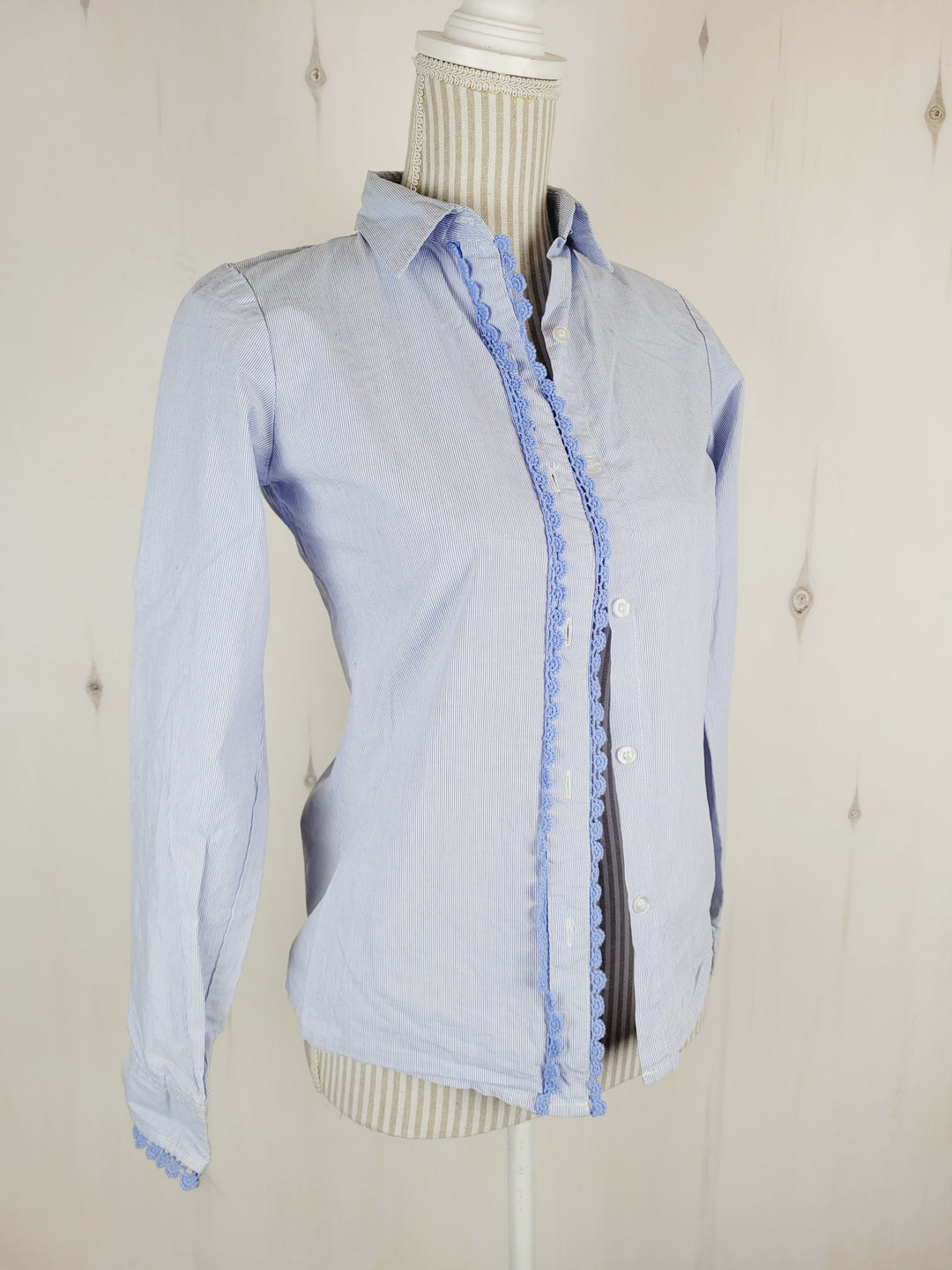 VINROSE TOP LADIES SIZE SM PRE-LOVED