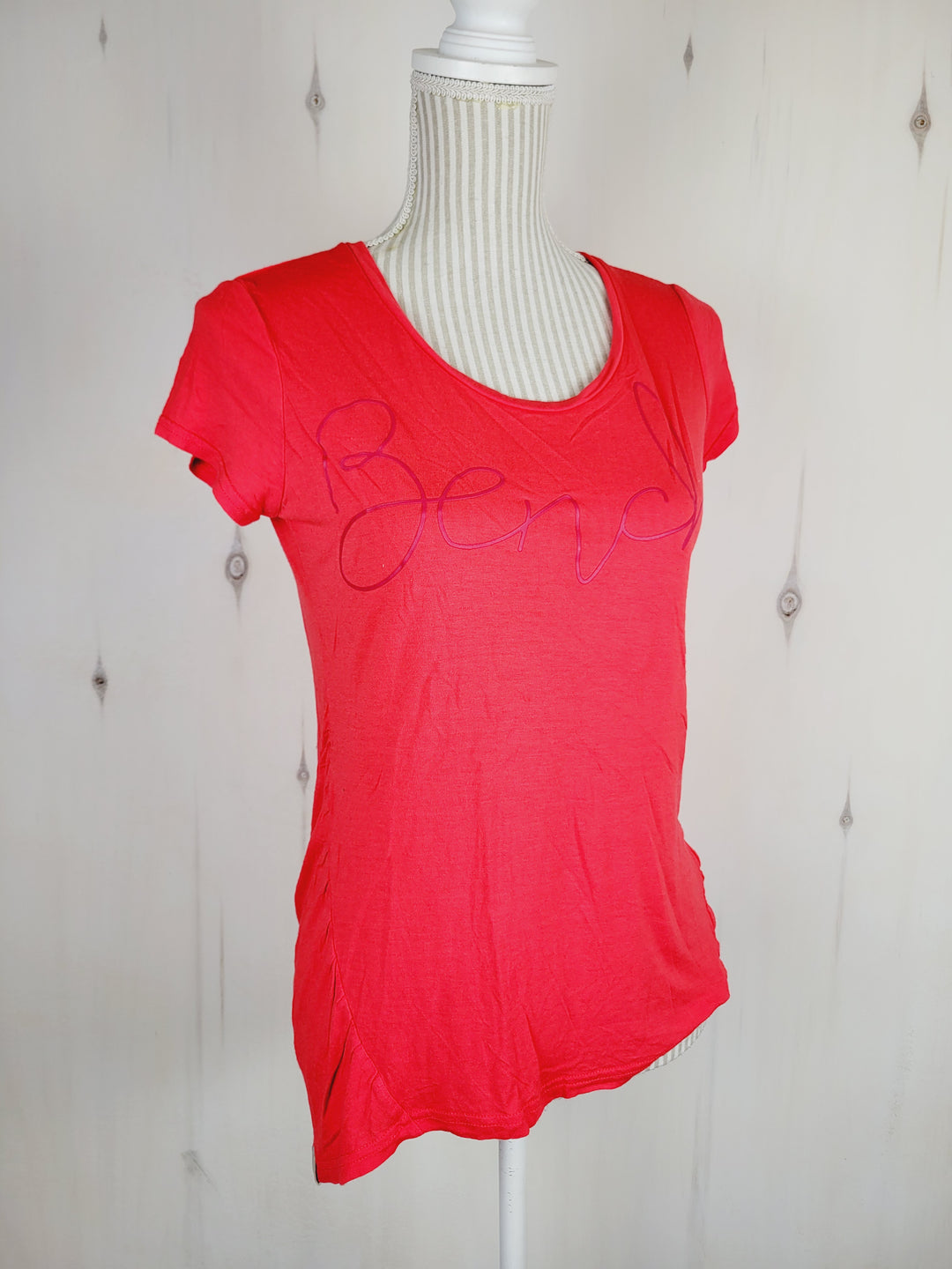 BENCH T SHIRT LADIES SMALL PRE-LOVED