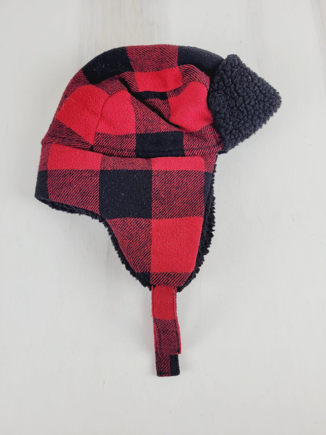 JOE FRESH RED PLAID EAR FLAP HAT BLACK SHERPA LINED 6-8Y PRE-LOVED