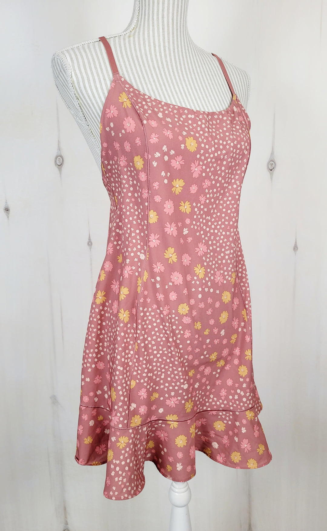 AERIE FLORAL DRESS WITH BUILT IN BODYSUIT LADIES MEDIUM PRE-LOVED