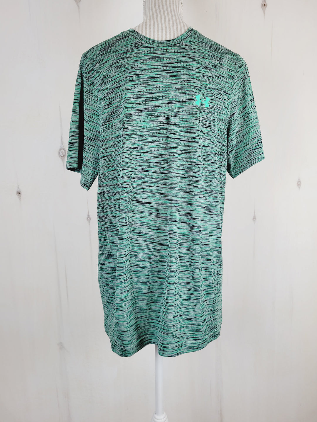 UNDER ARMOUR GREEN ATHLETIC SEAMLESS TSHIRT MENS LARGE PRE-LOVED