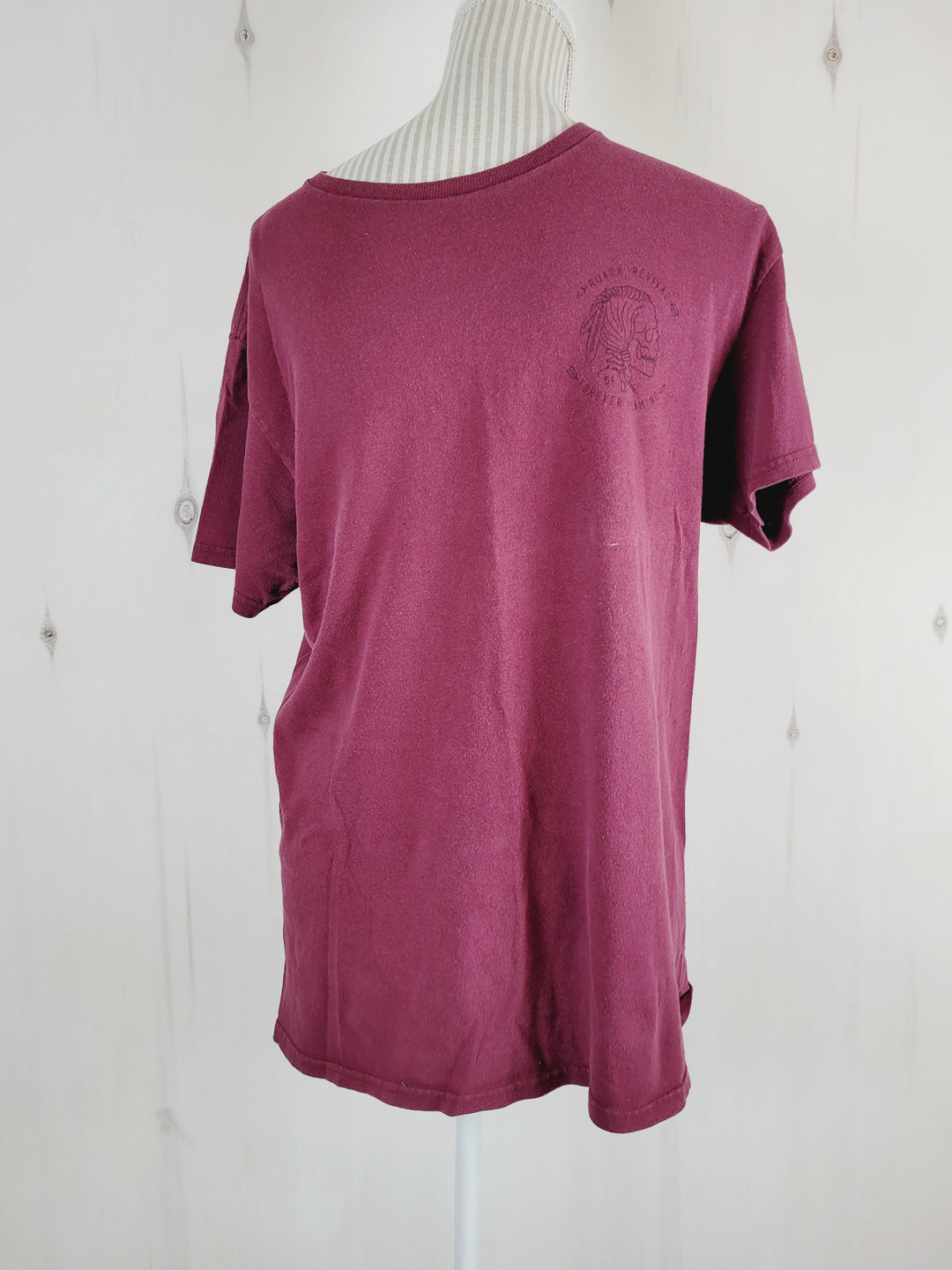 ROARK REVIVAL MAROON TSHIRT MENS MEDIUM PRE-LOVED