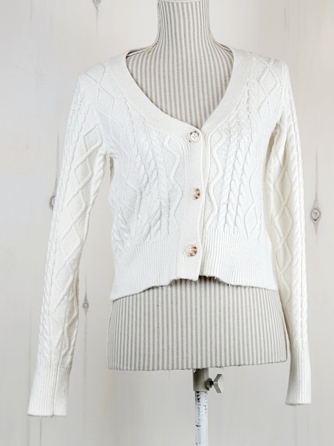 JESSICA SIMPSON WHITE KNIT SWEATER LADIES SIZE SMALL PRE-LOVED