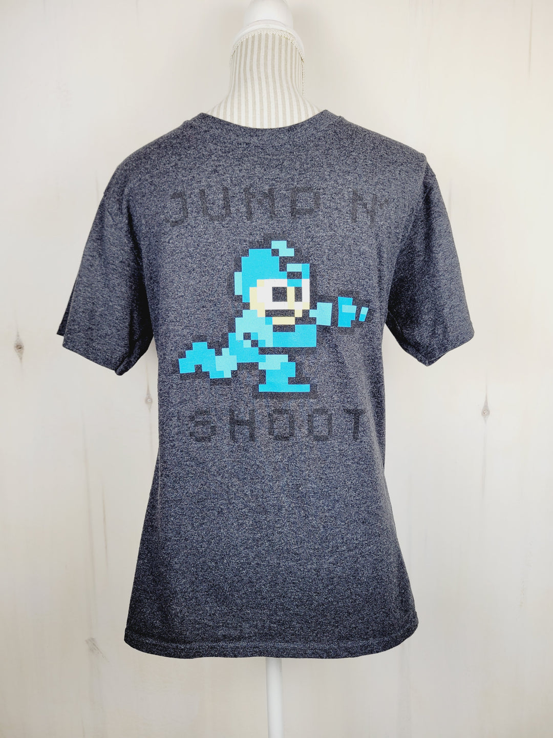 MEGAMAN GRAPHIC T SHIRT YOUTH XL PRE-LOVED