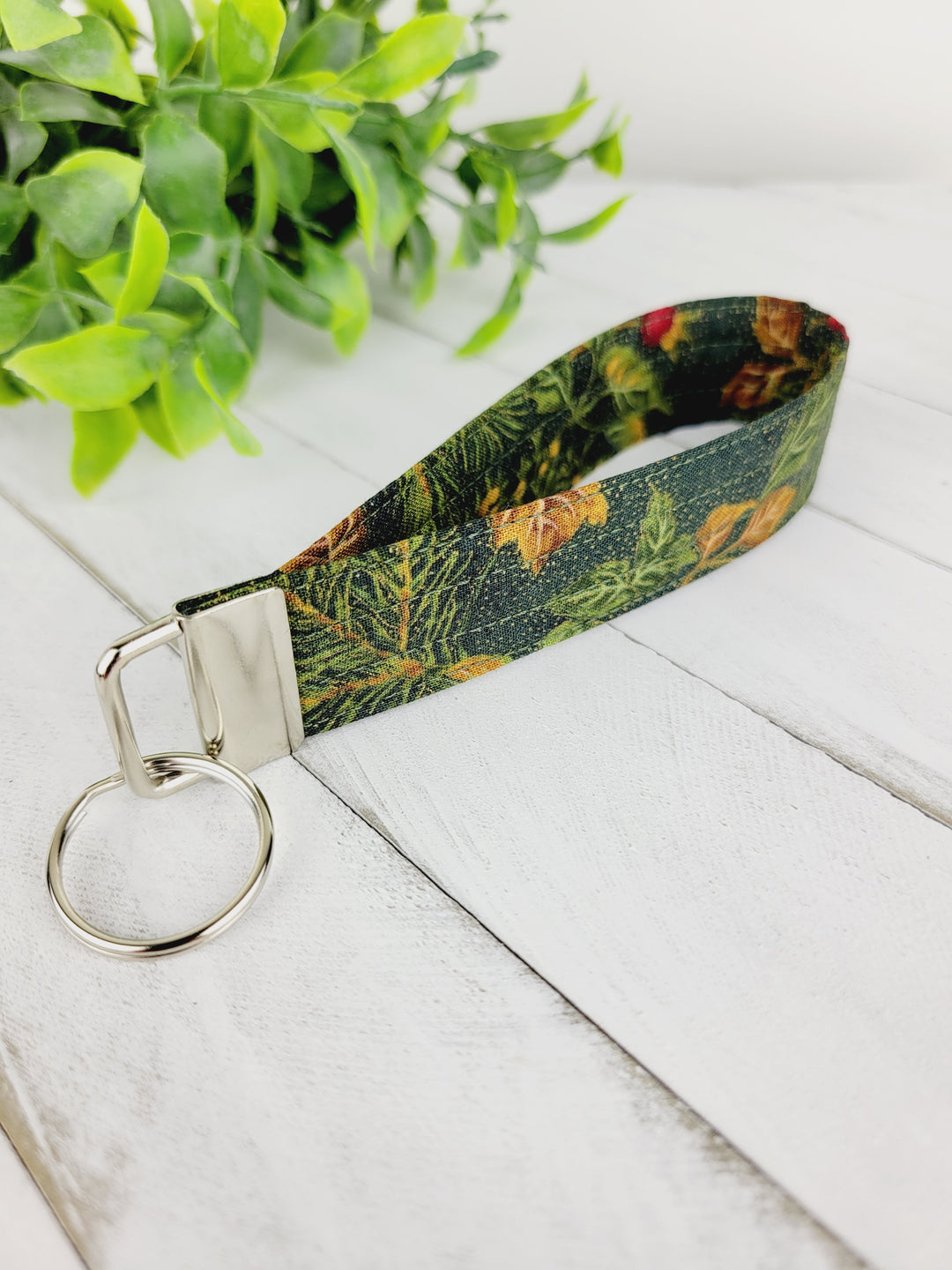 Izzyrai Handmade, Holiday Fabric Key Fobs