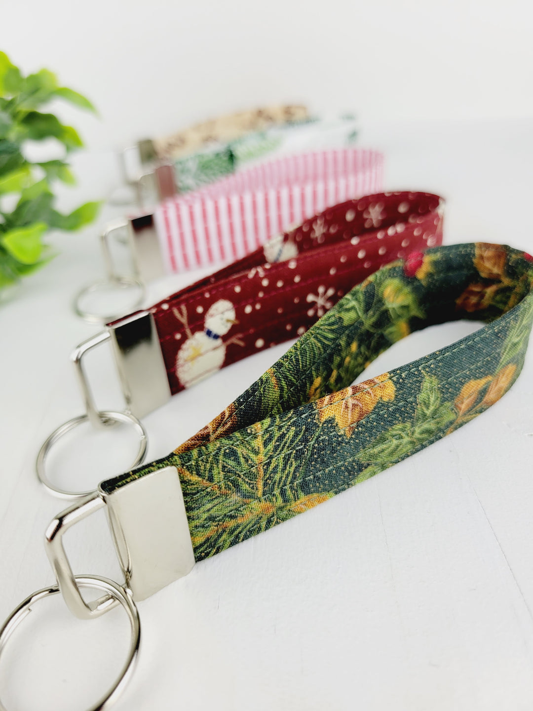 Izzyrai Handmade, Holiday Fabric Key Fobs