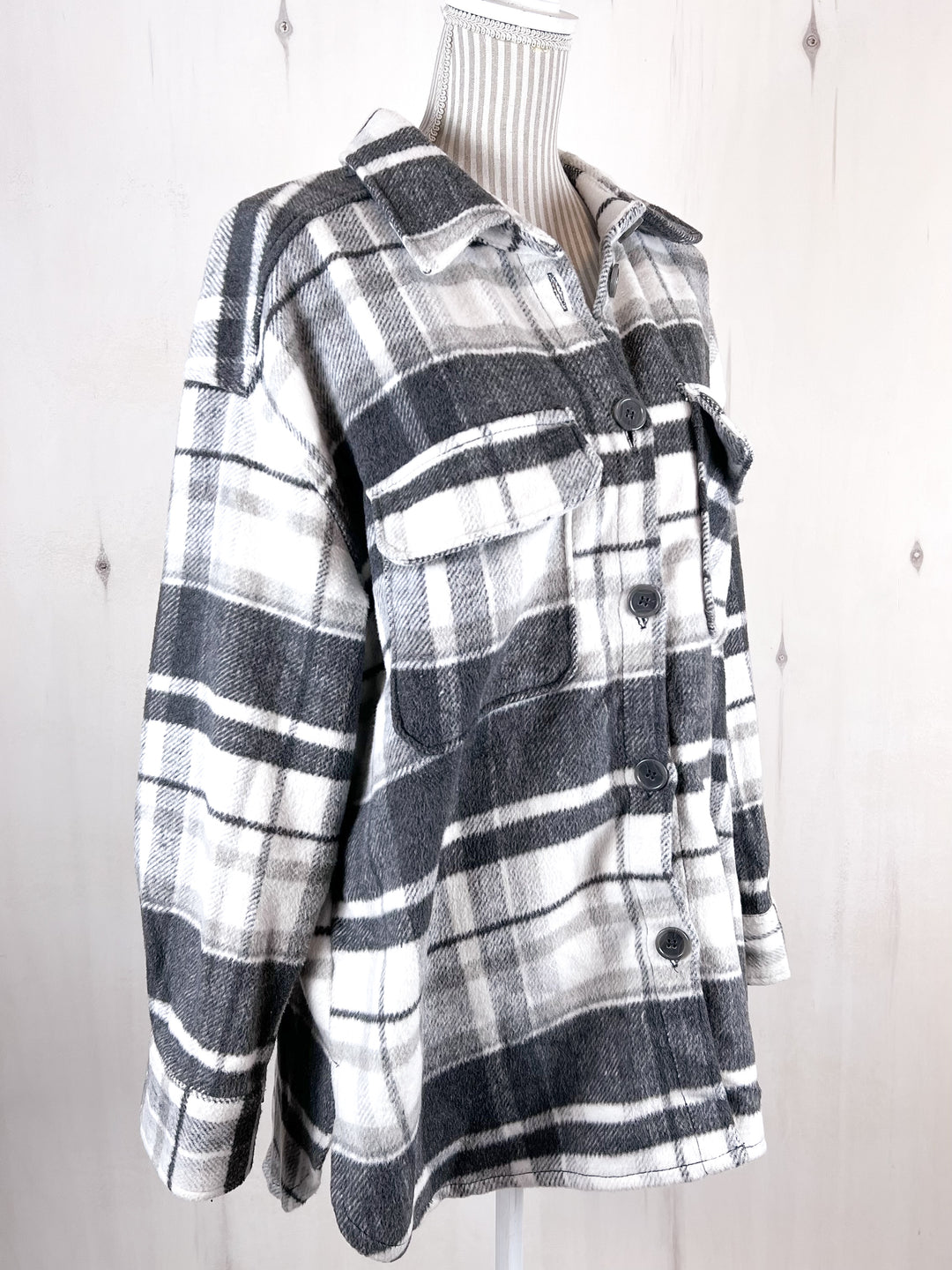 ARDENE GREY PLAID SHACKET SIZE L PRE-LOVED