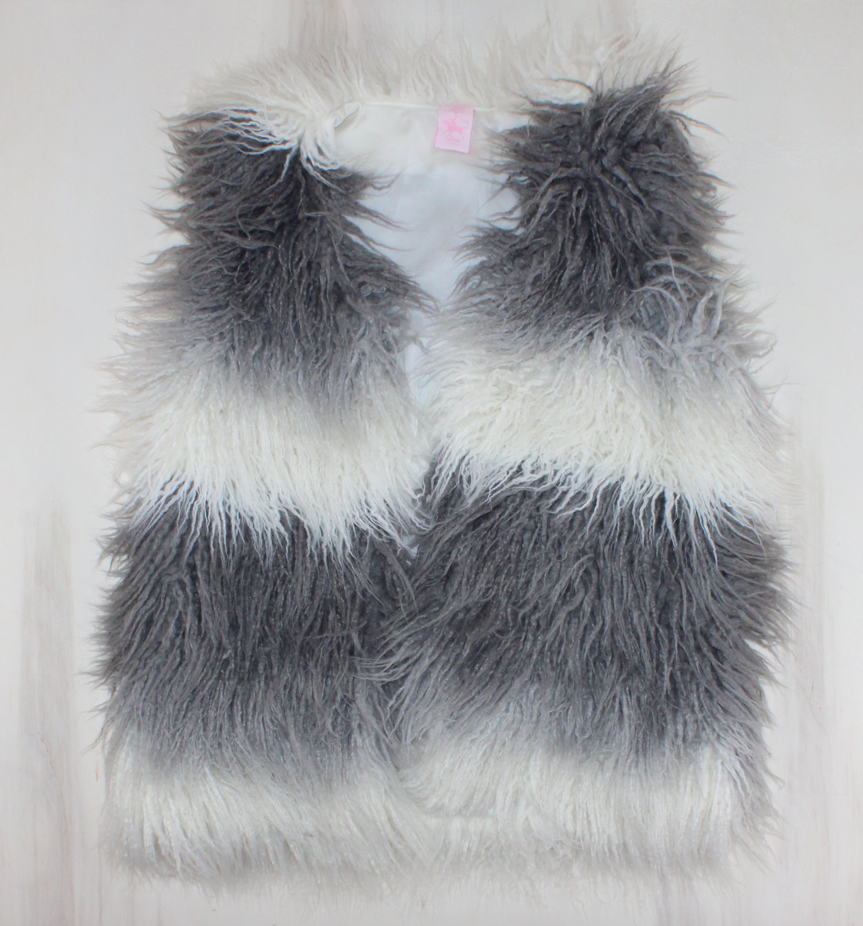 GREY WHITE FUZZY VEST SIZE 152 12 13Y PRE LOVED