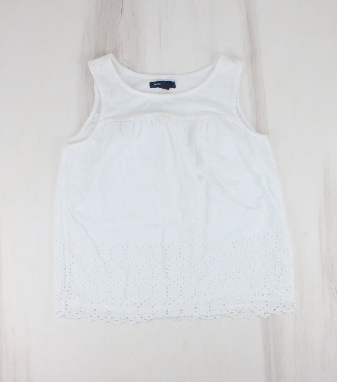 GAP EYELET WHITE TOP 8Y PRE-LOVED